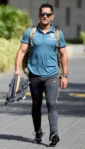 MS Dhoni Height